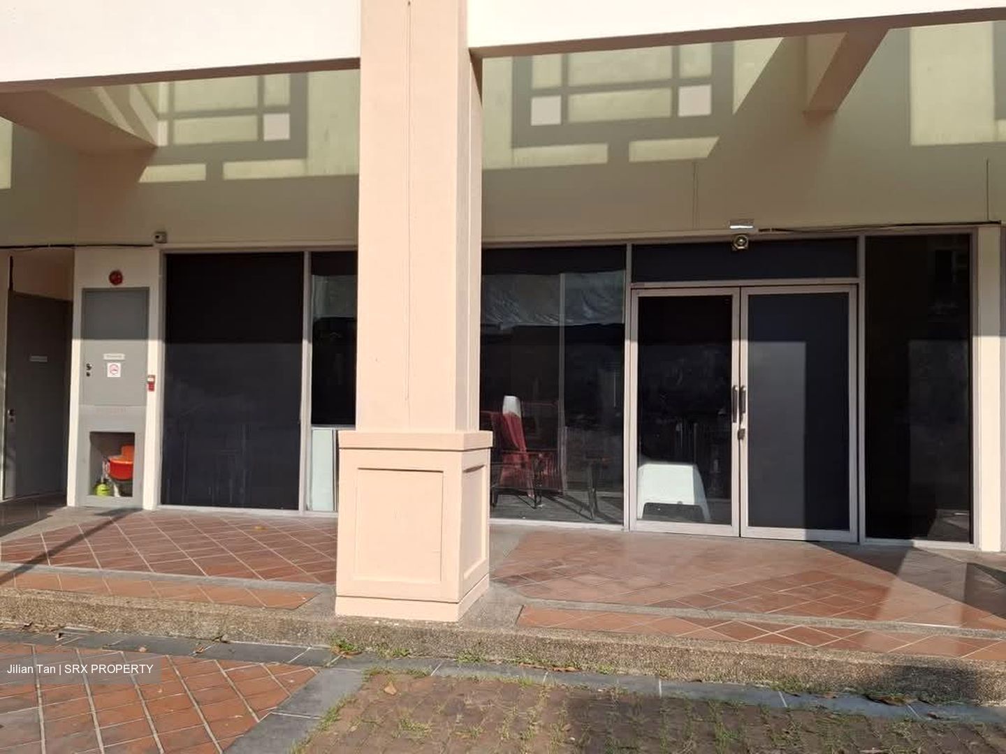 The Riverside Piazza (D1), Retail #599584001